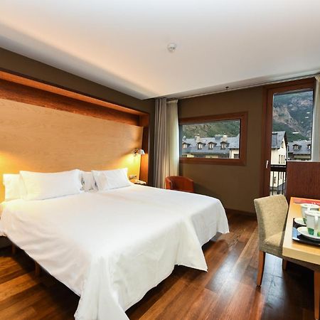 Sommos Hotel Aneto Бенаск Екстериор снимка