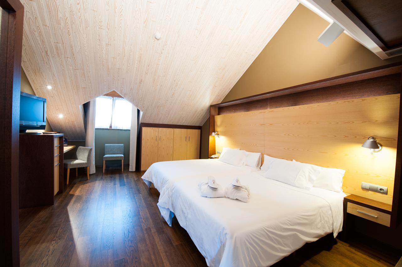 Sommos Hotel Aneto Бенаск Екстериор снимка