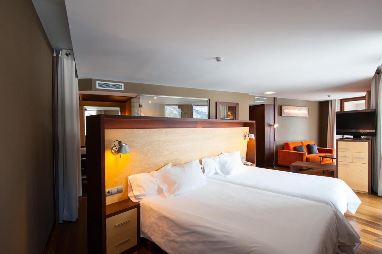 Sommos Hotel Aneto Бенаск Екстериор снимка